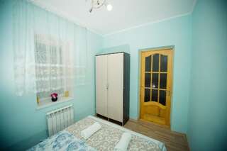 Хостелы Amazing Ionika Hostel Кишинёв Стандартный двухместный номер с 1 кроватью и общей ванной комнатой-1